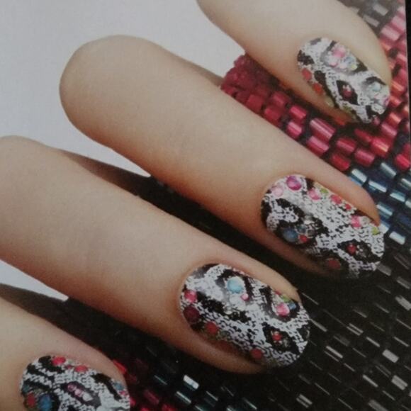 Dashing Diva Design FX Nail Appliques 4 pack the ultimate in nail fashion - Picture 5 of 9